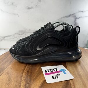 Womens size 8-Nike Air Max 720 Triple Black nby AR9293-015 Sneakers